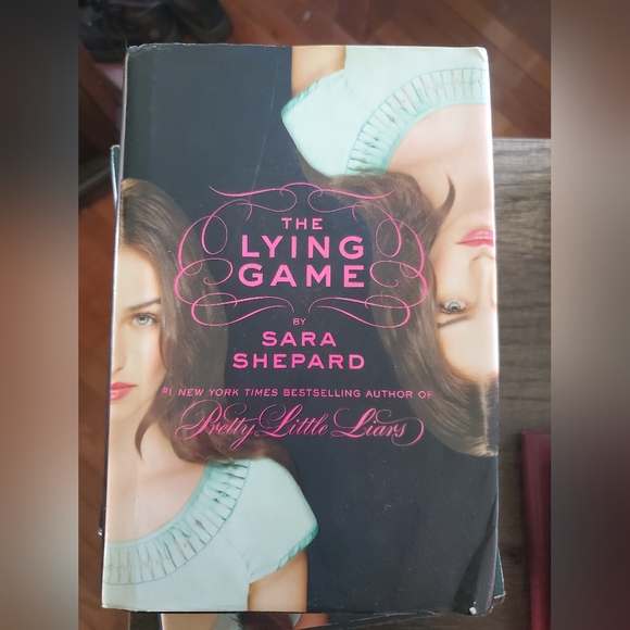 2 of the "lying game" series by Sara Shepard - Picture 4 of 4
